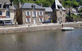 Au Fil De L'eau - Les Remparts
